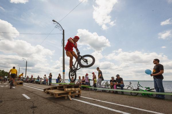 30.05.15р. - свято «Велодень-2015» з нагоди відкриття першої велосипедної доріжки на набережній Лівого берега.